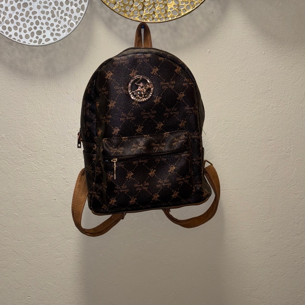 Beverly Hills Polo Club Black and Gold Patterned Backpack nwot